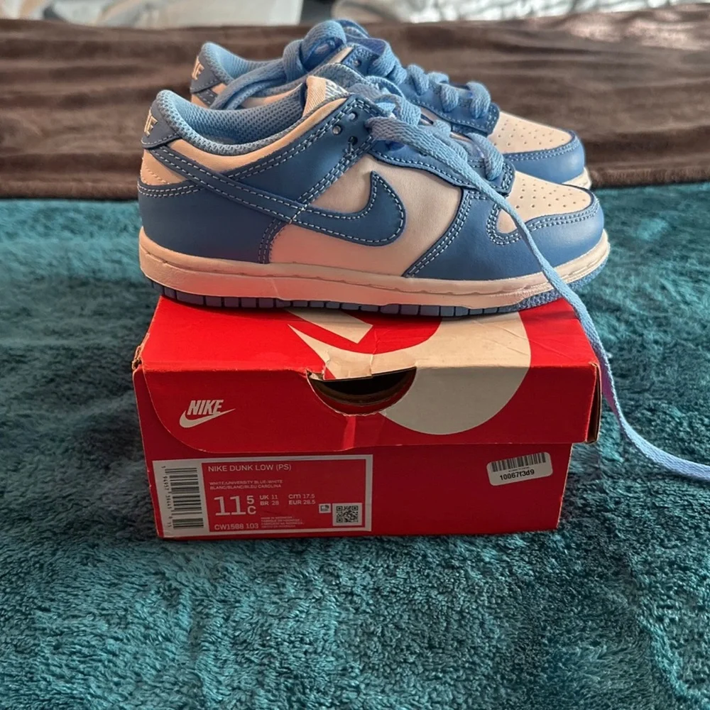 Kids Jordan 1 Sneakers - Picture 2 of 4